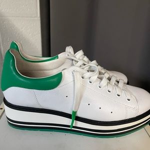 Amazing Silent D platform Sneaks!